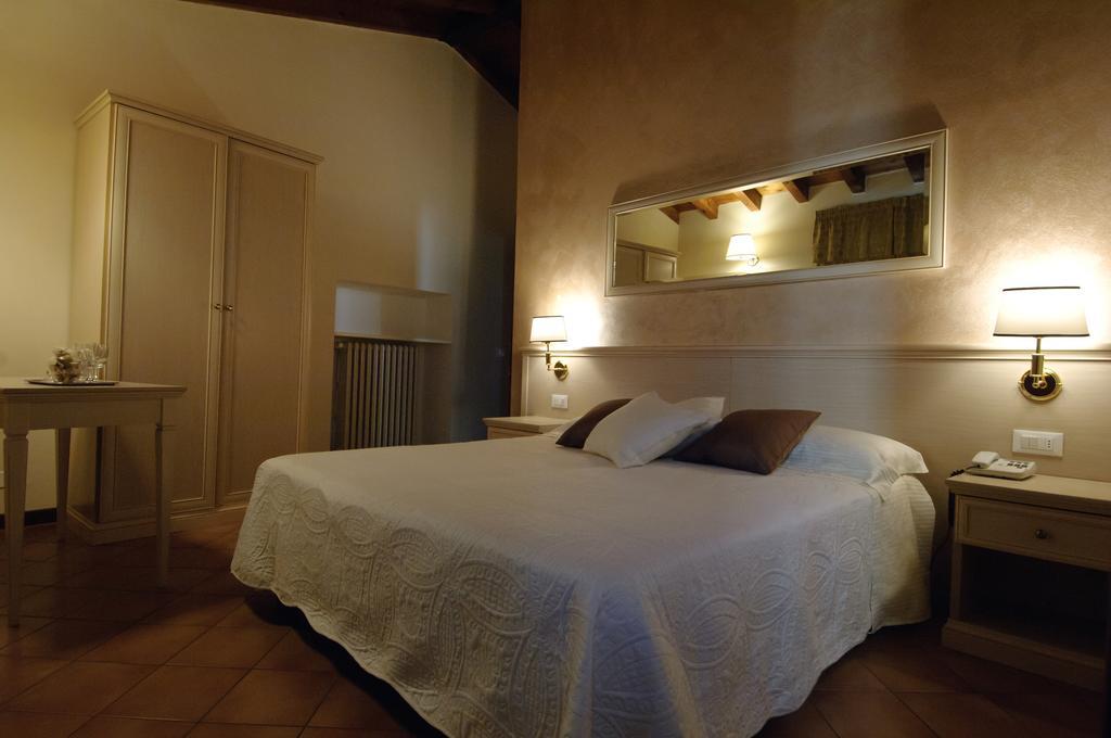 Albergo Locanda Cavallino Toscolano Maderno Room photo