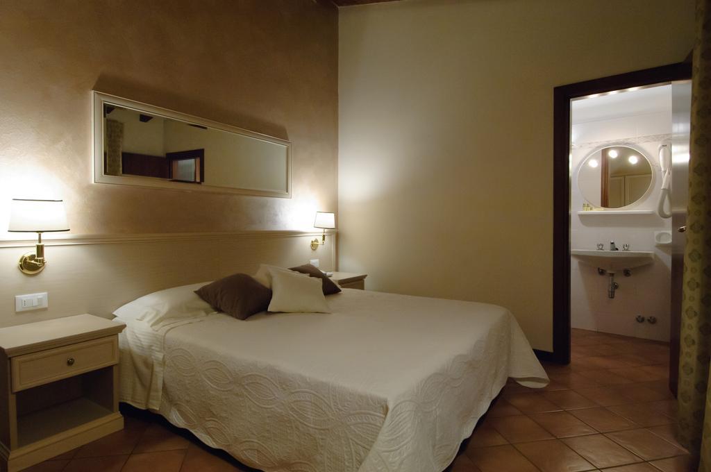 Albergo Locanda Cavallino Toscolano Maderno Room photo